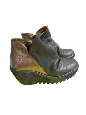 Fly London Idra  black / bronze wedge distressed ankle boot 37/